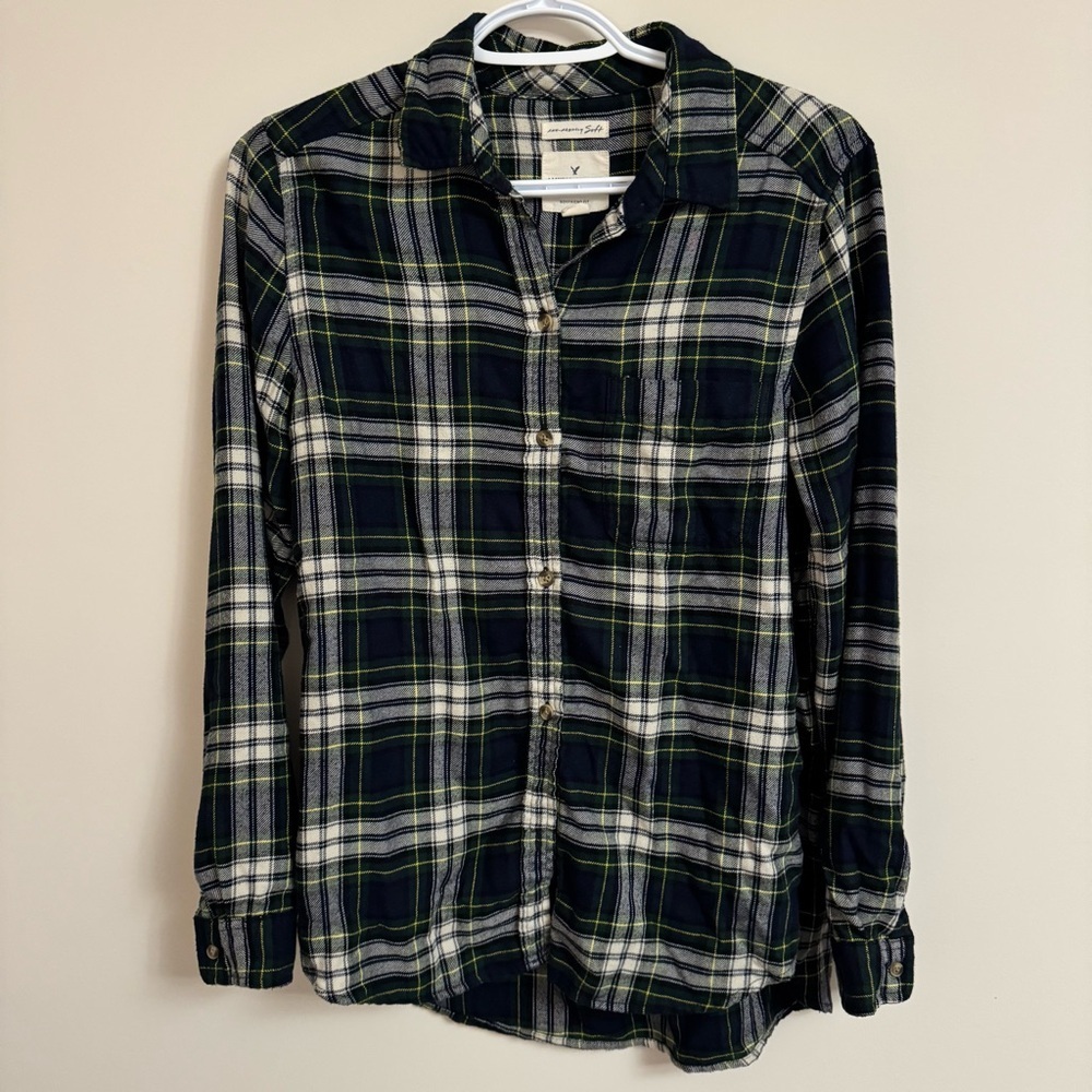 2/20 American Eagle Boyfriend Fit Plaid Shirt - Women’s Small